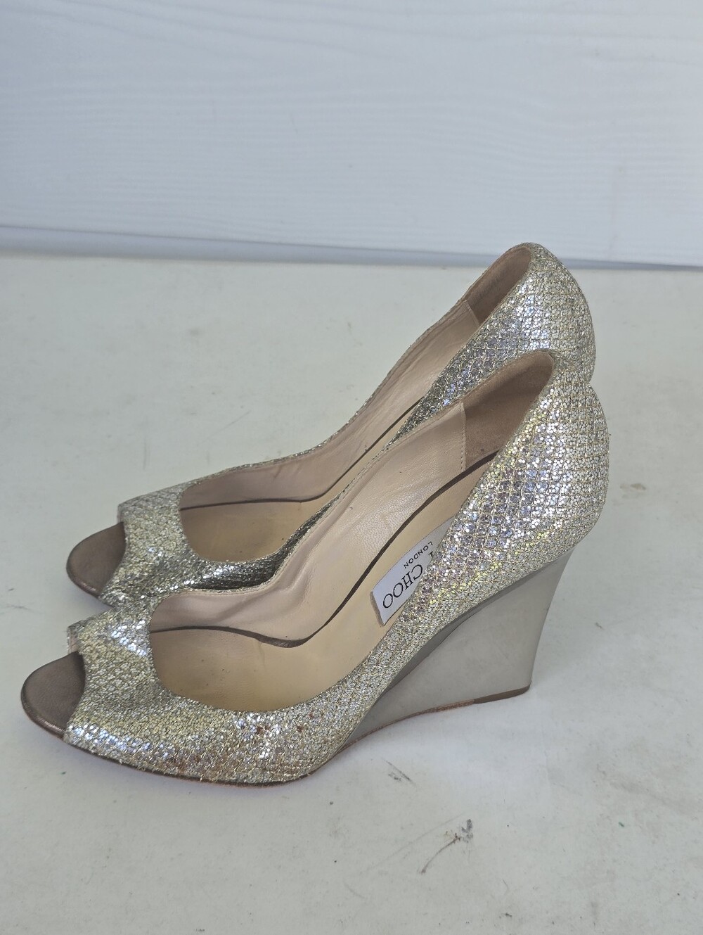 Jimmy Choo London Gold Glitter Peep Toe Mirror Wedge Heels EU 39 US 9 Italy FLAW